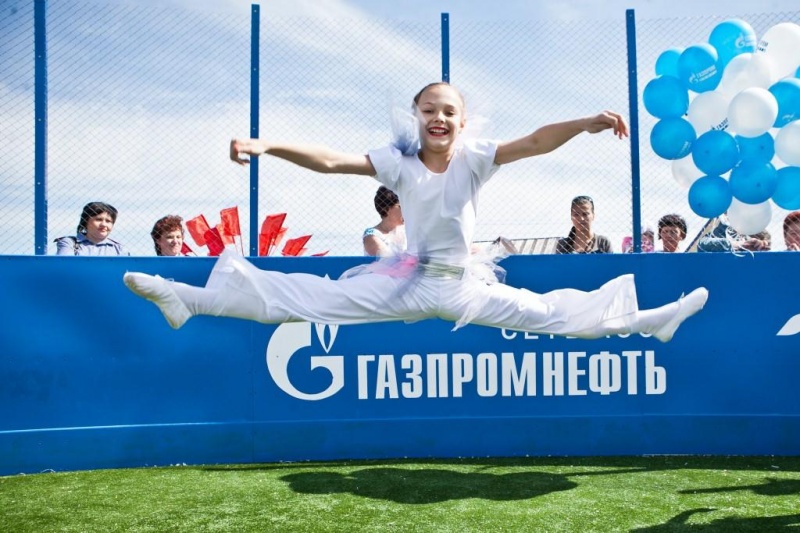 «Газпром нефть» открыла многофункциональную спортивную площадку в Новосергиевском районе